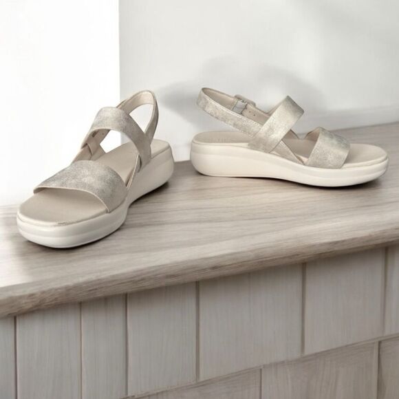 New Naturalizer Coast Gold Faux Leather Wedge Sandals Platinum Women’s Size 8 - Picture 1 of 11